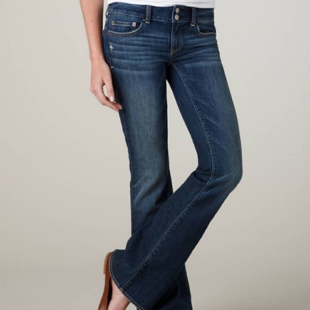 American Eagle artist distressed crop jeans sz 2